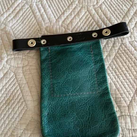 Cody MC Leather Cell Phone Snap On Pouch - Picture 2 of 6
